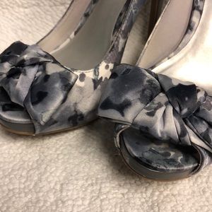 Fioni Blue-Gray Floral Print Heals